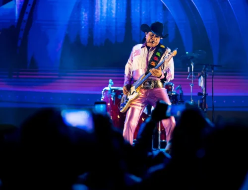 BRONCO FESTEJA A LAS MAMÁS DE MEXICO